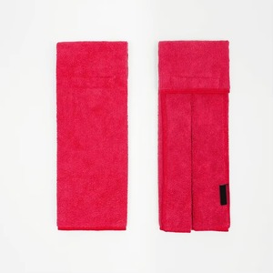 Juego de Toallas Deportivas Rojas Personalizadas 100% Algodón, Toallas Absorbentes de Sudor para Entrenamiento de Equipos de Fútbol Americano, Uso Unisex - Product Image 1