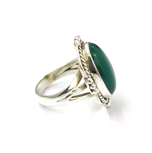 Vintage Green Gemstone <b>Ring</b> 925 Sterling <b>Silver</b> Oval Cabochon <b>Statement</b> Jewelry for Unisex Wear - Product Image 3