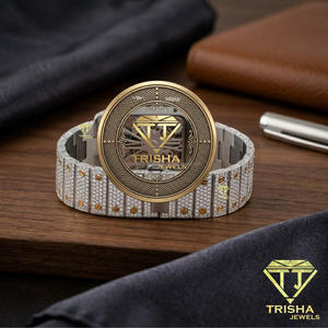Reloj de pulsera para hombre con esfera de números romanos de dos tonos, completamente cubierto de moissanita, estilo hip hop rapero. - Product Image 4