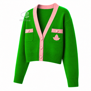 Suéter Acrílico Verde y Rosa con Cuello en V y Botones, Bordado con el Escudo de la Hermandad Alpha Kapa Alpha, Ropa Universitaria, Prenda Exterior - Product Image 2