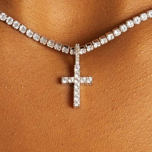 Collier pendentif croix en moissanite, argent 925 plaqué rhodium, chaîne maille forçat, bijoux religieux unisexe pour usage quotidien - Product Image 2