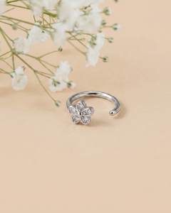 Pendiente de nariz de plata 925 con forma de flor y diamante moissanita para mujer, joyería linda para uso diario. - Product Image 2