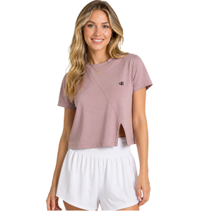 Top corto moderno color malva con costura diagonal, camisa de mujer con abertura lateral, top de punto personalizado de manga corta para uso diario. - Product Image 1