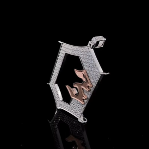 Colgante con incrustaciones de circonitas, chapado en rodio, en tono plata y oro rosa, diseño abstracto, joyería hip hop para hombres y mujeres, ideal para fiestas - Product Image 3