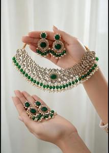 Exquisita gargantilla tribal afgana con incrustaciones de mosaico circular, dijes de monedas antiguas y colgantes de cuentas multicolor. - Product Image 2