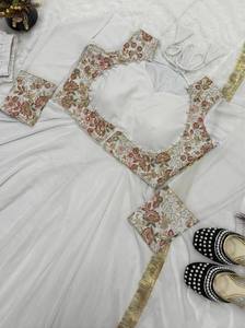 Presentamos el nuevo traje maxi Anarkali de diseño en georgette sintética con múltiples detalles de bordado y trabajo de aguja, en un estilo elegante y moderno. - Product Image 6