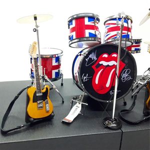 Guitare miniature et batterie de la célèbre groupe Rolling Stone |   Boîte exclusive gratuite pour figurine articulée - Product Image 5