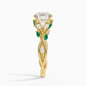 Anillo de esmeraldas y diamantes con diseño de racimo de viñas botánicas - Product Image 2
