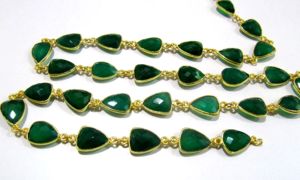 Chaîne à maillons en laiton avec onyx vert naturel taille triligne facetté en forme de briolette - Product Image 3