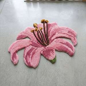 Tapis d'intérieur unique en laine tuftée à la main, motif fleur rose, antidérapant, doux, décoratif, pour salon, chambre, chambre d'enfant, décoration de la maison - Product Image 1