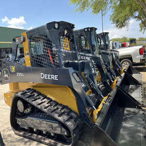 รถตักขนาดกะทัดรัด Deere 325G ประสิทธิภาพสูง ออกแบบมาเพื่อเพิ่มประสิทธิภาพการทำงานด้วยเครื่องยนต์ทรงพลัง - Product Image 1