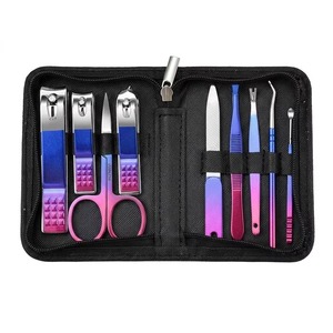 Kit professionnel de soins des ongles 9 pièces en acier inoxydable, ensemble de manucure et pédicure, étui vert avec coupe-ongles, ciseaux et lime - Product Image 3