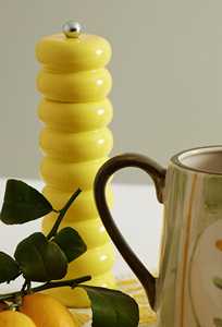 Molinillo de Sal y Pimienta Minimalista Negro Lacado con Acabado Brillante, Esencial para la Decoración del Comedor - Product Image 6