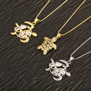 Collana con Ciondolo a Forma di Tartaruga in Cristallo Zircone Lucido QIKU, Design Traforato, Gioiello di Lusso Leggero per Donna e Uomo, Regalo per Feste - Product Image 1