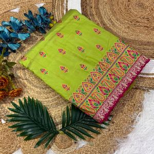 Sari en pashmina de qualité supérieure avec broderie contrastante et bordure à motifs, accompagné d'un chemisier assorti non cousu par Royal Export - Product Image 5