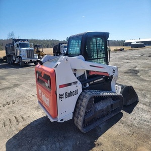Chargeuse compacte sur chenilles Bobcat T550 professionnelle, conçue pour la construction, l'aménagement paysager, l'excavation et la manutention de matériaux. - Product Image 1