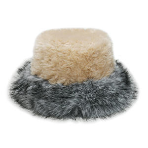 Gorro de Invierno Cálido y Afelpado para Mujer, Gorro de Pescador con Protección para las Orejas, de Piel Sintética - Product Image 4