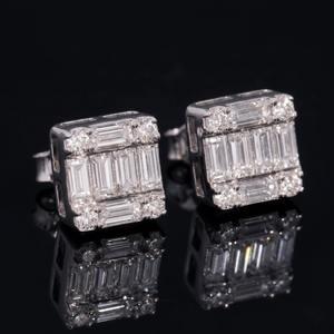 Boucles d'oreilles de luxe en or massif 18 carats avec diamants taille baguette, design géométrique, sertissage à griffes, bijoux de mariage pour femme - Product Image 3
