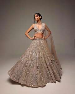 Lehenga Choli Tradicional Indio con Red de Cintas y Bordado de Hilo para Bodas y Fiestas, Ropa Elegante para Mujer - Product Image 6