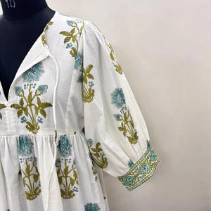 Naaz Textile - Blusa Formal de Algodón 100% Ecológico con Estampado Floral Hecho a Mano, Cuello en V, Manga 3/4, Volantes de Encaje y Dobladillo con Volantes, Lavable - Product Image 3