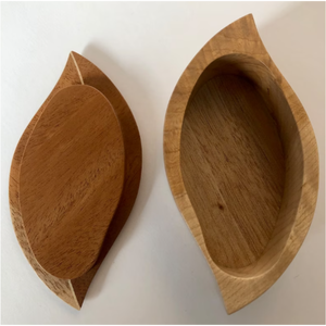 Caja de Recuerdos de Madera Hecha a Mano de Primera Calidad |   Estuche para Joyas con Diseño de Pétalos Único, Caja de Madera Pequeña Personalizada para Regalos de Aniversario - Product Image 1