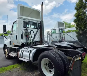 Mejor Precio 2020 2021 International LT625 DAYCAB S/A Eje Único de Servicio Pesado - 400HP, Camión Usado con Cabina Diurna Manual/Automática en Venta - Product Image 2