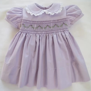 Robe smockée faite à la main, style décontracté, robe pour bébé fille, coton biologique, motif floral, respirante, lavable, anti-plis, production vietnamienne - Product Image 1