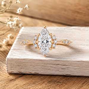 Anillo de Compromiso de Oro Macizo de 10k, 14k, 18k con Filigrana Dorada, Halo de Diamantes y Diamantes de Laboratorio con Claridad VS VVS1, Corte Marquesa y Agrupación de Diamantes - Product Image 1
