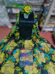 Tela de Vestido para Fiesta de Boda, Diseño Floral con Base Negra, Estilo Somalí Fransawi Jacquard, de The Timeless Grace - Product Image 4