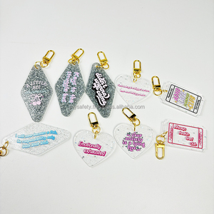 Low MOQ Customized Vintage Acrylic Diamond Heart Carabiner Hotel Motel <b>Keychain</b> <b>Personalized</b> Fashion Trend Gravure Printing - Product Image 6