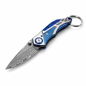 Couteau porte-clés artisanal de Damas, petit format, lame pliante, équipement utilitaire compact pour l'extérieur et le transport quotidien - Product Image 1