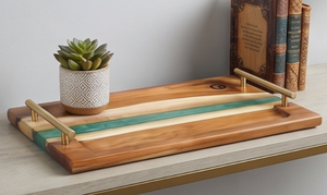 Plateau de service rectangulaire élégant en bois avec incrustation en résine et poignées en métal, finition polie, adapté au contact alimentaire - Product Image 3