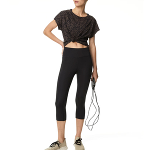 เลกกิ้งคาปรีเอวกลางทรงทันสมัยคุณภาพสูงสั่งทำพิเศษสำหรับผู้หญิง เป็นมิตรกับสิ่งแวดล้อม แห้งเร็ว ดีไซน์โดดเด่น มีสินค้าในสต็อก เหมาะสำหรับโยคะ รับผลิตแบบ OEM - Product Image 3