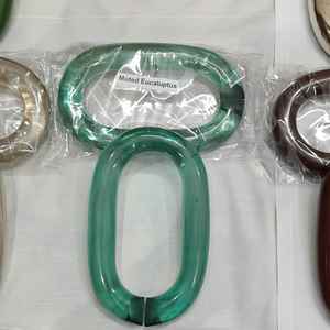 โซ่เรซิ่นขนาดใหญ่สองสีพร้อมลวดลายศิลปะพื้นบ้าน โดดเด่นด้วยความหลากหลายของสีสันสำหรับตกแต่งบ้าน - Product Image 6