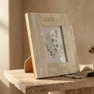 Marco de Resina Artesanal Arvelora – Portafotos de Lujo Contemporáneo con Diseño Artístico Hecho a Mano para Interiores Sofisticados - Product Image 5