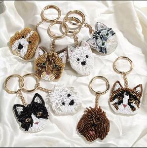 Porte-clés et breloques de poignet multicolores faits main vintage pour chiens et chats, avec lettres initiales en strass scintillants - Product Image 1