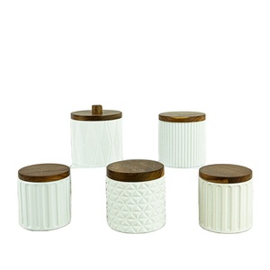 Wholesale Fashion Restaurant Home Decorations white resin and ceramic storage Jar With wood Lid For Kitchen or Bathroom