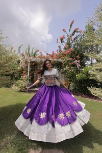 Venta al por mayor de Lehenga Choli Romano con bordado Kutchi Gamthi, ropa étnica india de primera calidad - Product Image 3
