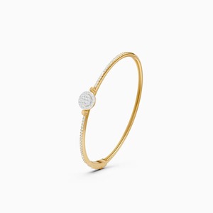 Elegante Brazalete de Diamantes con Solitario Central de 0.57 Ct, Diamante Cultivado en Laboratorio |   En oro amarillo, blanco y rosa de 9 quilates - Product Image 3