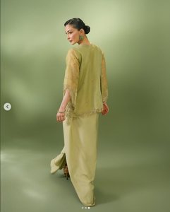 Salwar Kameez élégant pour femmes en satin de soie vert olive, broderie traditionnelle indienne pakistanaise, tenue de mariage, coupe régulière, crop SADIA - Product Image 1