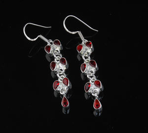 Boucles d'oreilles en argent sterling avec serti clos en forme de goutte d'eau, ornées de quartz grenat rouge, bijoux de luxe pour femme et unisexe, idéales pour les fêtes, mariages et fiançailles - Product Image 4