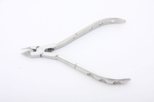 Tondeuse à cuticules professionnelle avec dissolvant de callosités en acier inoxydable de conception de trou unique pour l'élimination des ongles et des peaux mortes - Product Image 1