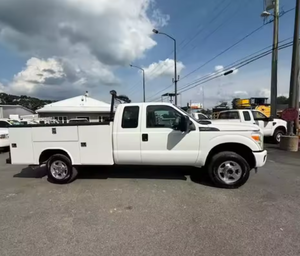 Camioneta Ford F-350 de cabina extendida 4x4 usada, limpia, modelo 2011, con enganche de remolque, ideal para mecánico, servicio, utilidades, construcción y trabajos manuales. - Product Image 2