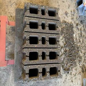 Eenvoudige Bediening Blokgietmachine Trillingsafgietsel QT4-40 Handmatige Betonblokmachine In Afrika - Product Image 6