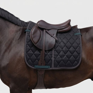 Tapis de selle pour chevaux de premier choix pour l'entraînement quotidien et l'utilisation en écurie, avec un design léger et un confort supplémentaire - Product Image 3
