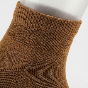 Chaussettes pour hommes à motif géométrique, tricotées, respirantes, en coton, polyester et élasthanne, pour un usage quotidien en automne, style classique - Product Image 4