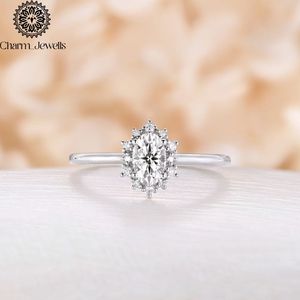 Anillo de Compromiso de Moissanita con Corte Cojín Chapado en Oro de 14K para Mujer Charm Jewels, Engaste de Flor con Puntas, Estilo Clásico, Certificado IGI 3 - Product Image 2