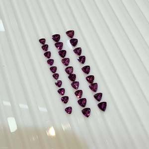 AJ Gems Granate Rodolita Natural Tratado Térmicamente, Corte Trillón Morado, Piedra Suelta Transparente Facetada con Juego de Color de Rajastán - Product Image 3