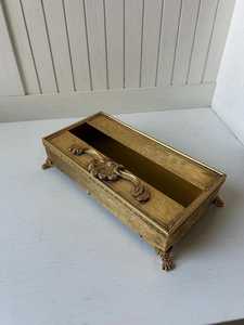 Boîte à mouchoirs moderne en métal doré avec couvercle à charnière, design pratique pour utilisation sur table, boîte distributrice de serviettes réutilisable de qualité supérieure - Product Image 5