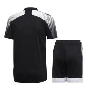 Ensemble complet d'uniformes de football comprenant un maillot, un short et des chaussettes, avec des graphismes sublimés en tissu léger et respirant - Product Image 2